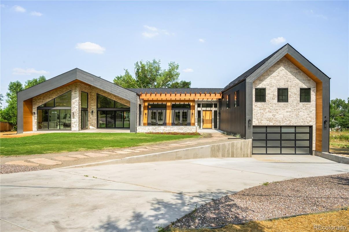 Attached, Backyard, Exterior, Facade, Modern