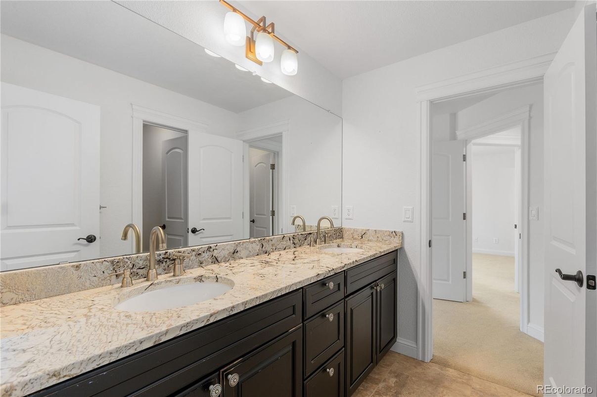Bathroom, Dual Sink Vanities, Interior