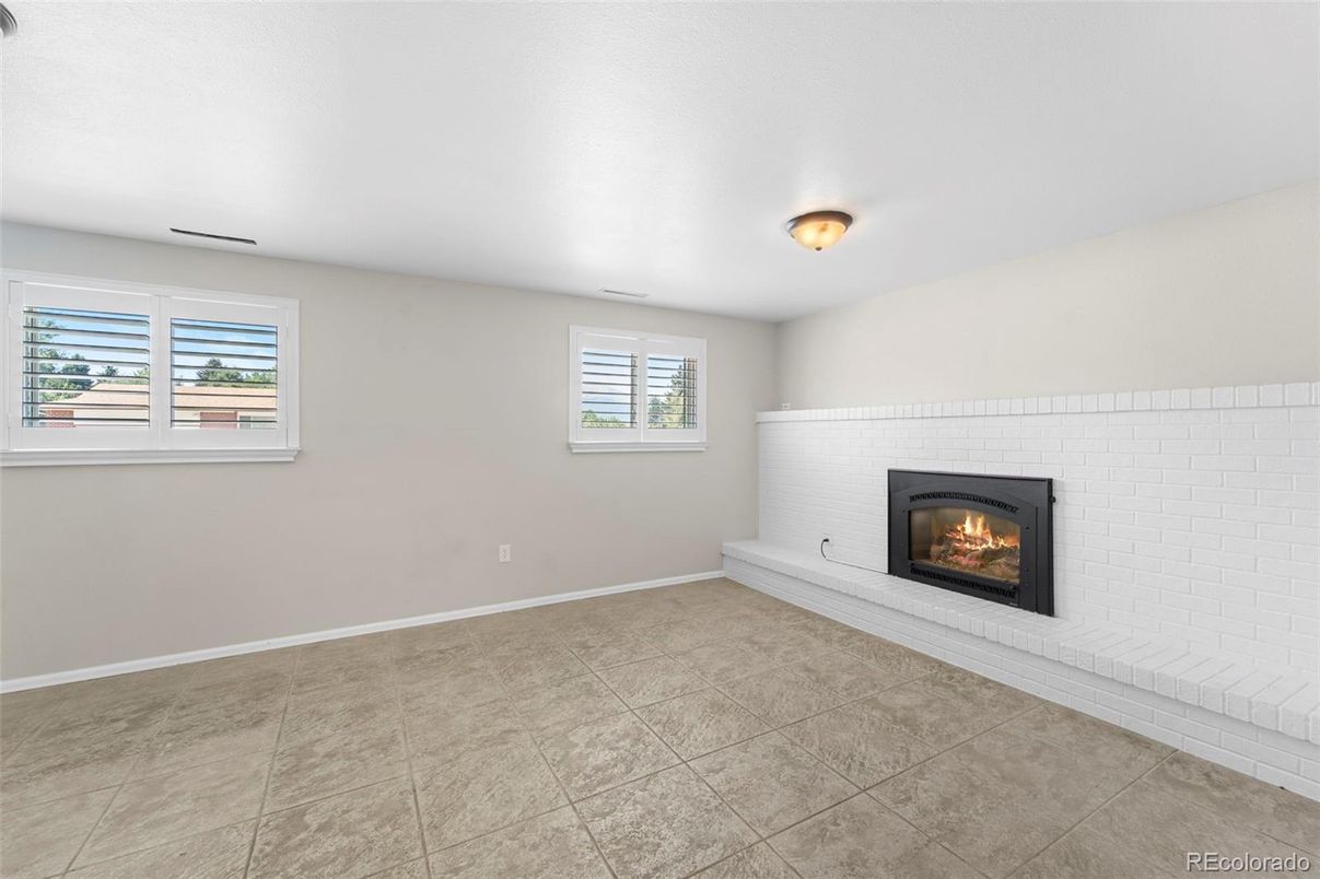 Empty room, Fireplace, Interior