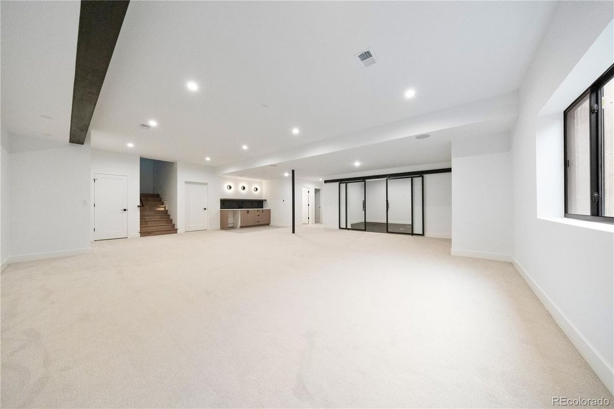 Empty room, Interior, Recessed Lighting