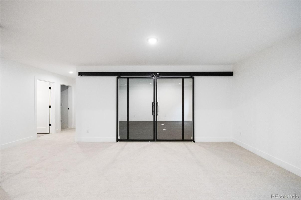 Empty room, Interior, Recessed Lighting