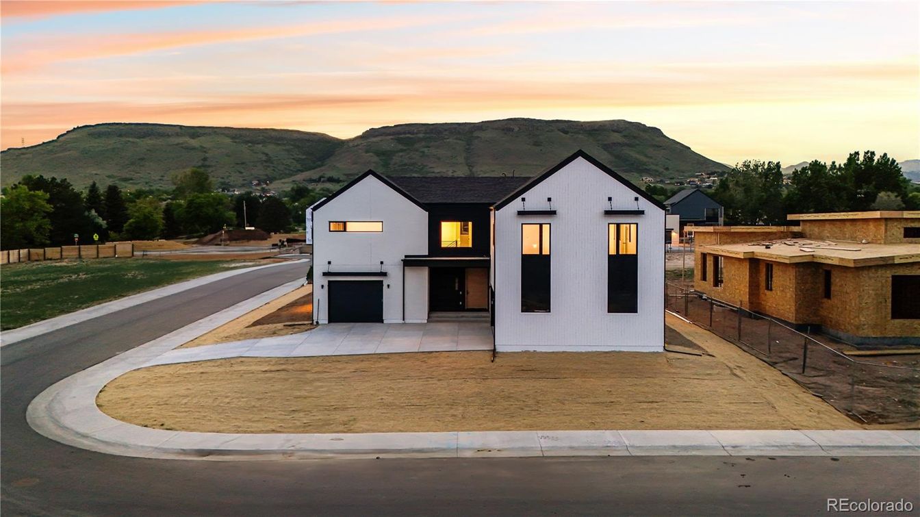 Exterior, Facade, Farmhouse