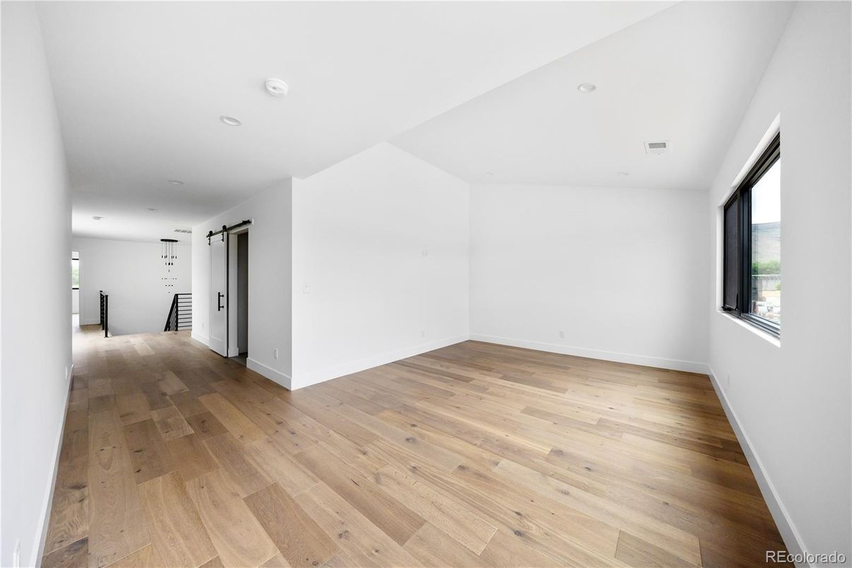 Empty room, Interior, Recessed Lighting, Wood Texture Flooring