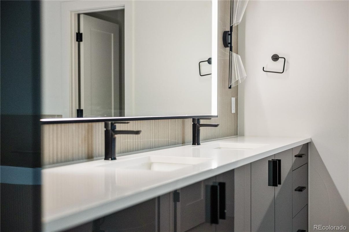 Bathroom, Dual Sink Vanities, Interior