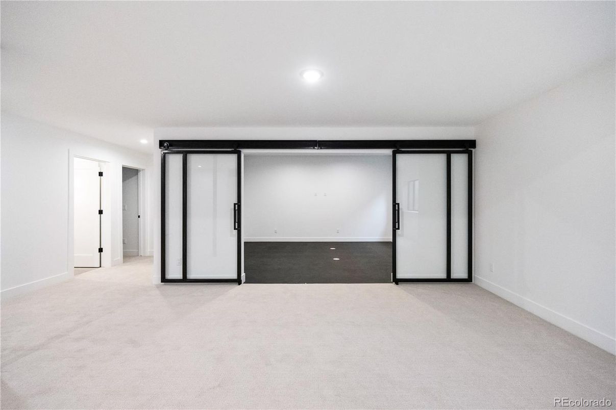 Empty room, Interior, Recessed Lighting