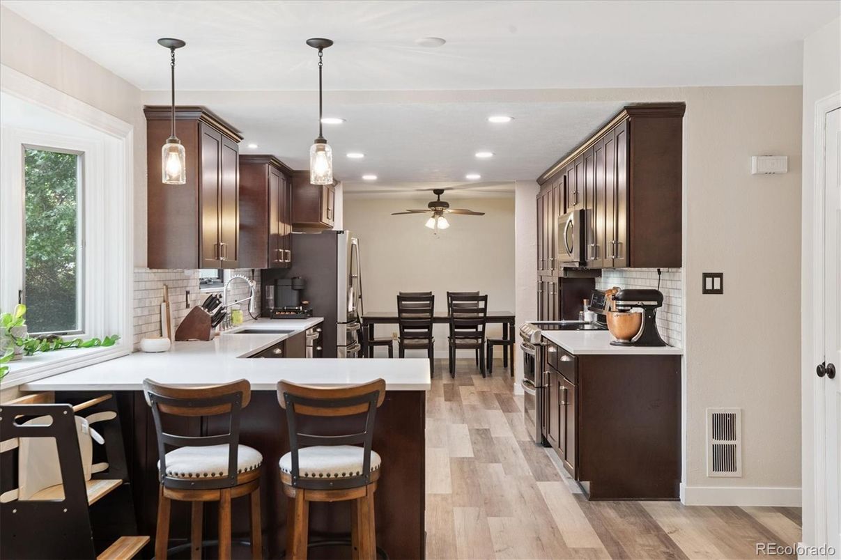 Dining room, Interior, Kitchen, Pendant Lights, Recessed Lighting, Wood Texture Flooring