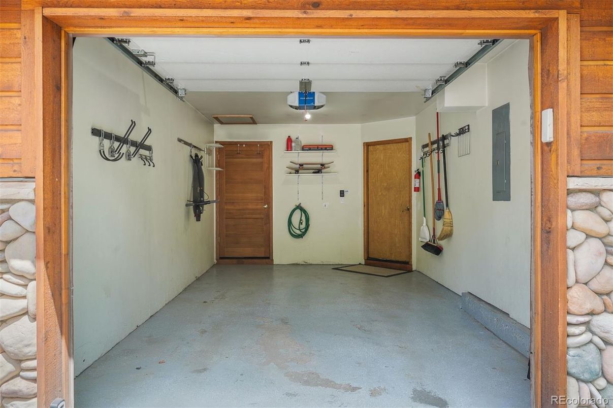Garage, Interior