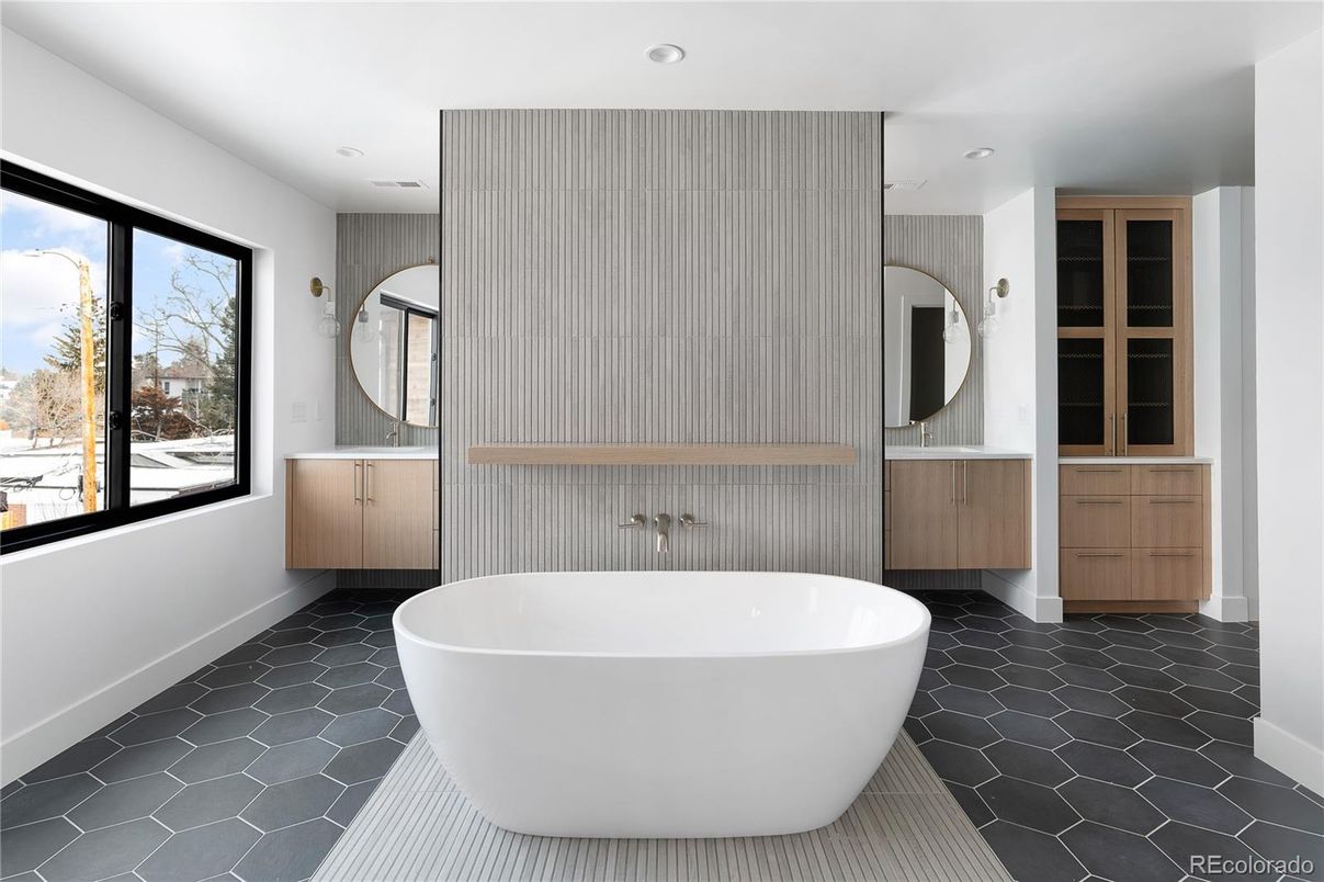Bathroom, Free Standing Baths, Interior, Recessed Lighting
