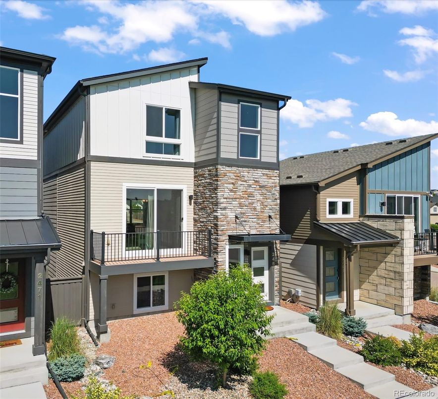 Exterior, Facade, Brick Facade, Rowhouse