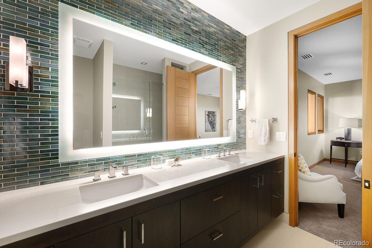 Bathroom, Dual Sink Vanities, Interior