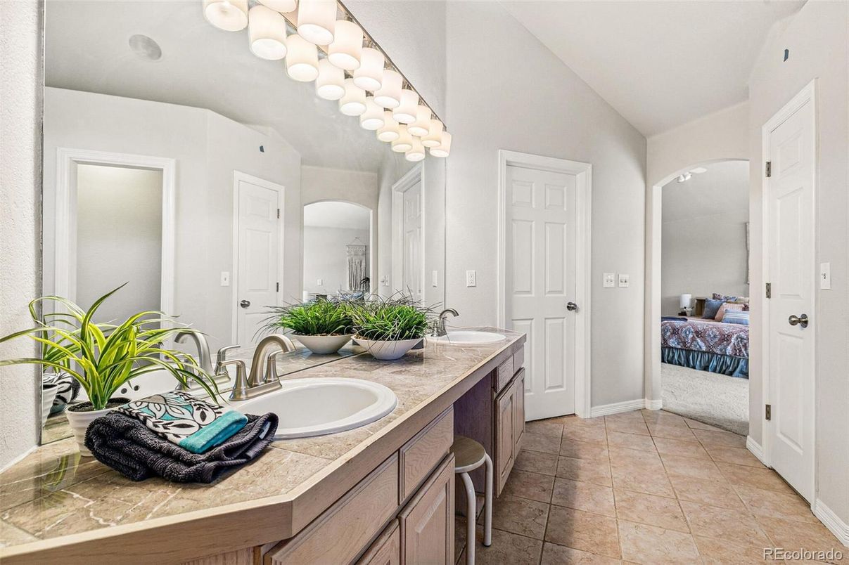 Bathroom, Bedroom, Dual Sink Vanities, Interior