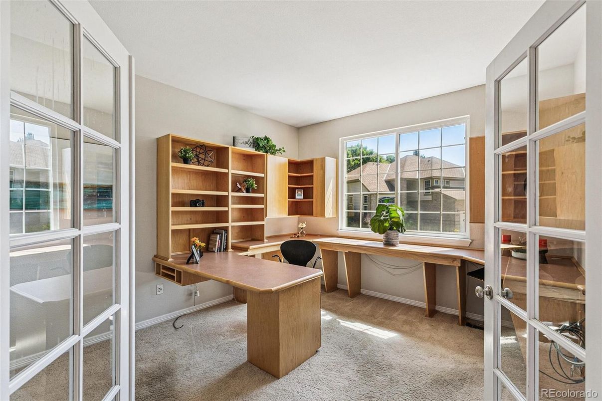 Home Office, Interior