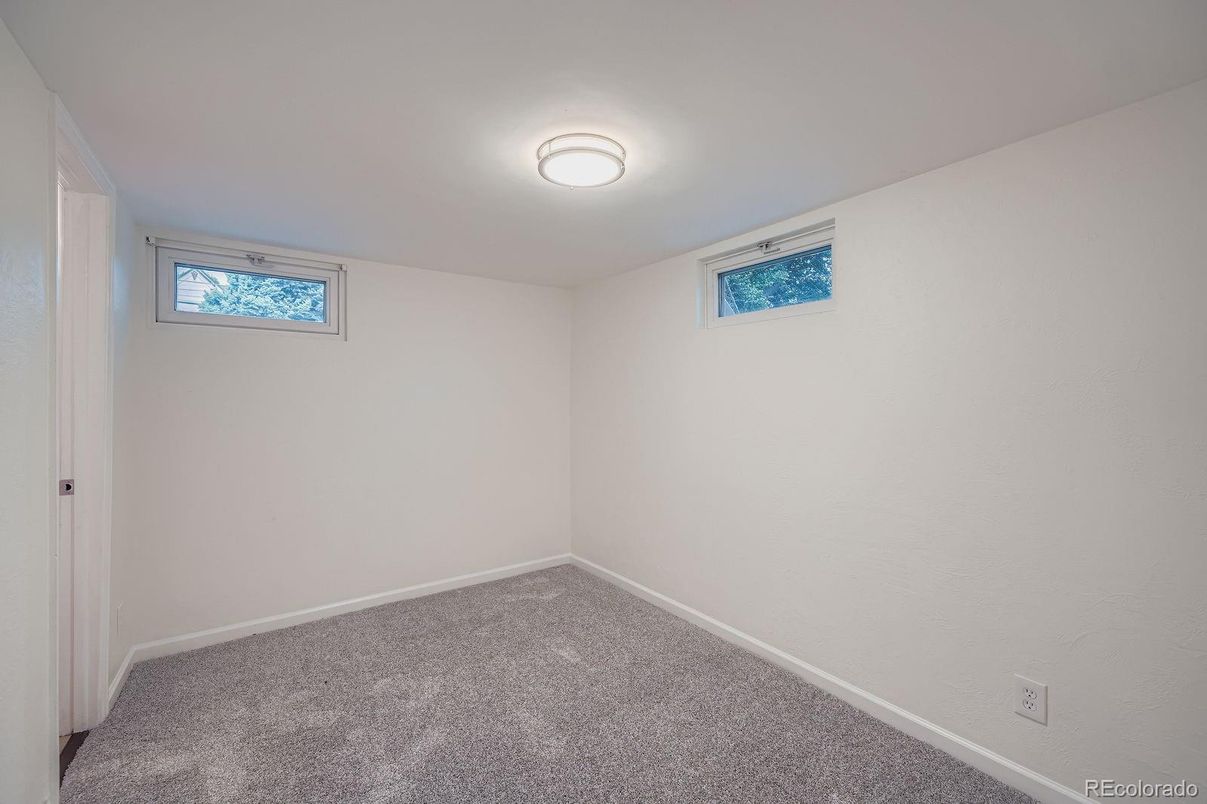 Empty room, Interior