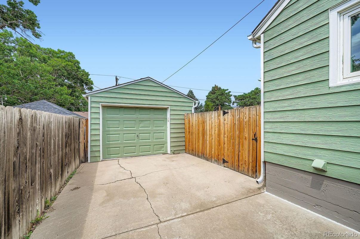 Detached Garage, Exterior