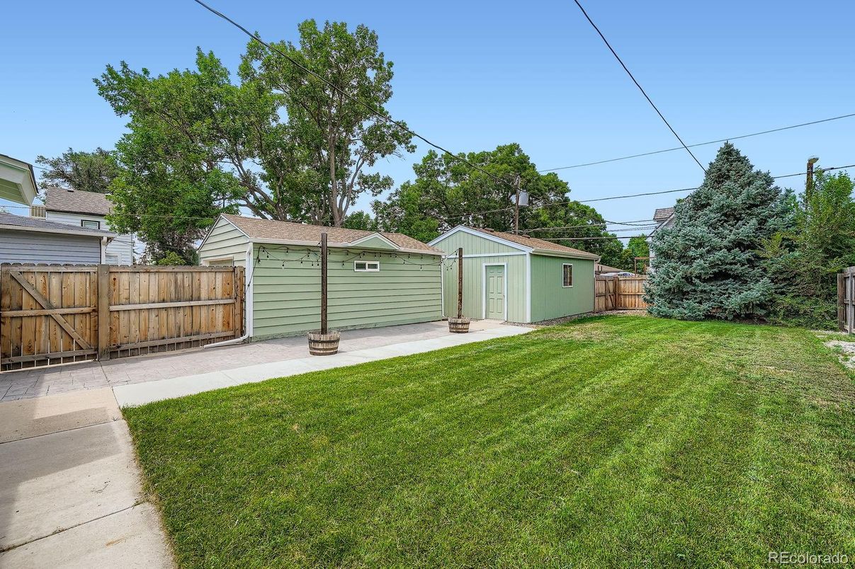 Backyard, Exterior