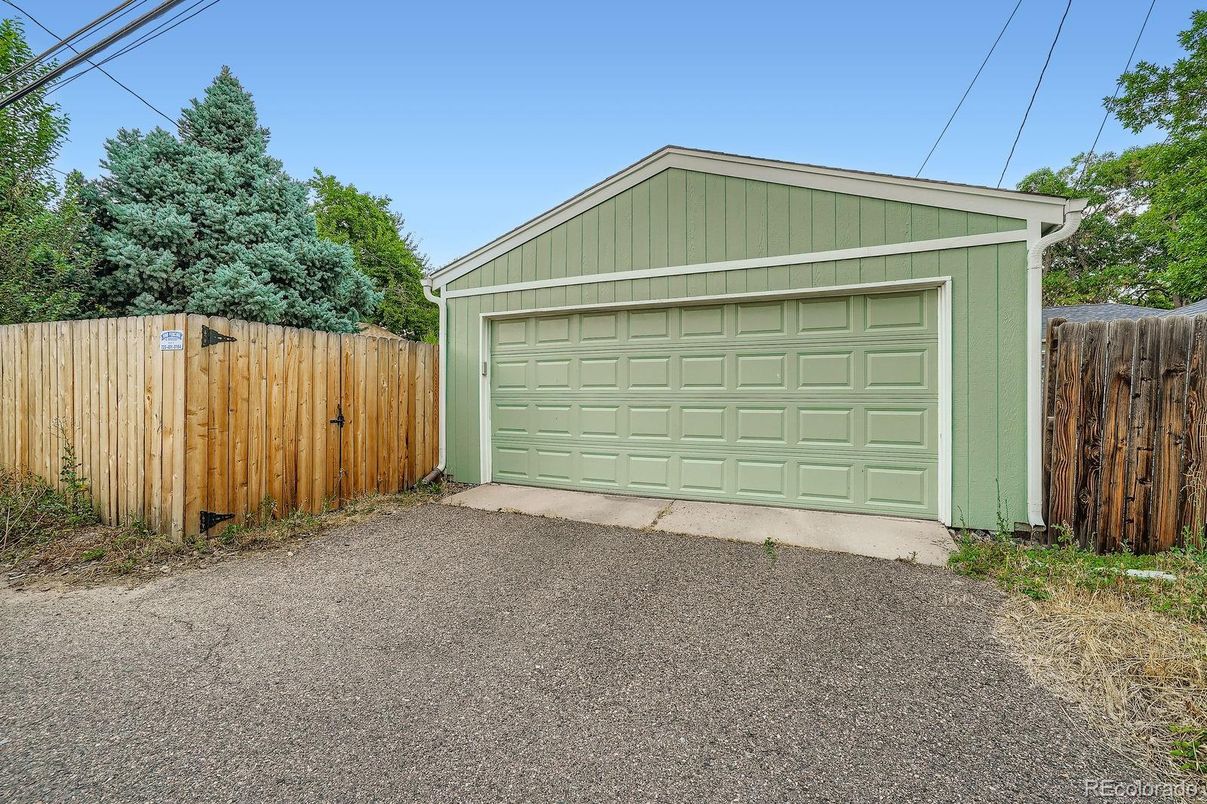 Detached Garage, Exterior