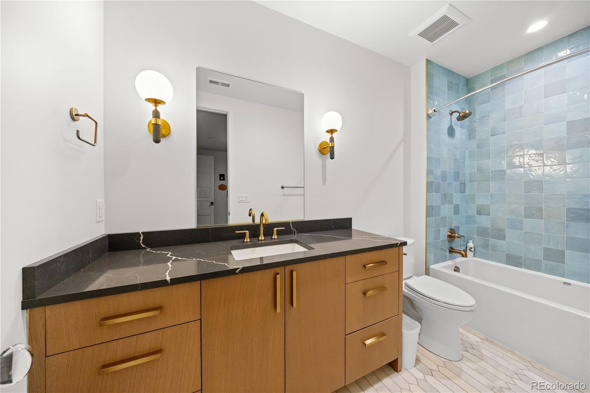 Bathroom, Interior, Recessed Lighting