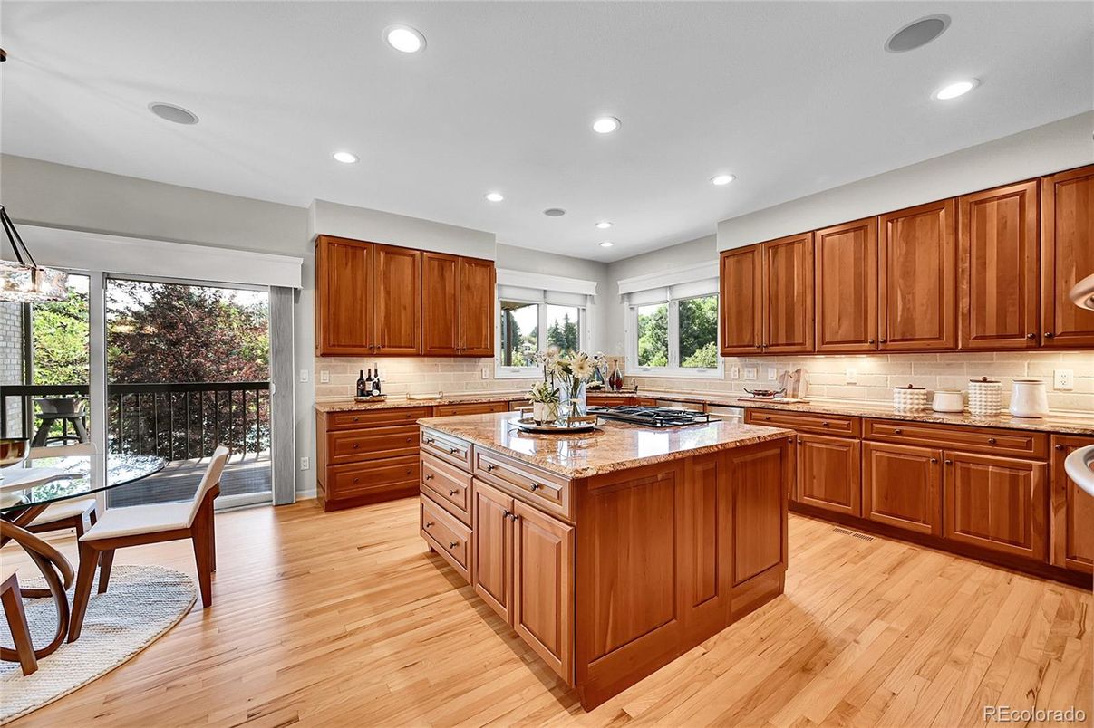 Dining room, Interior, Kitchen, Recessed Lighting, Wood Texture Flooring