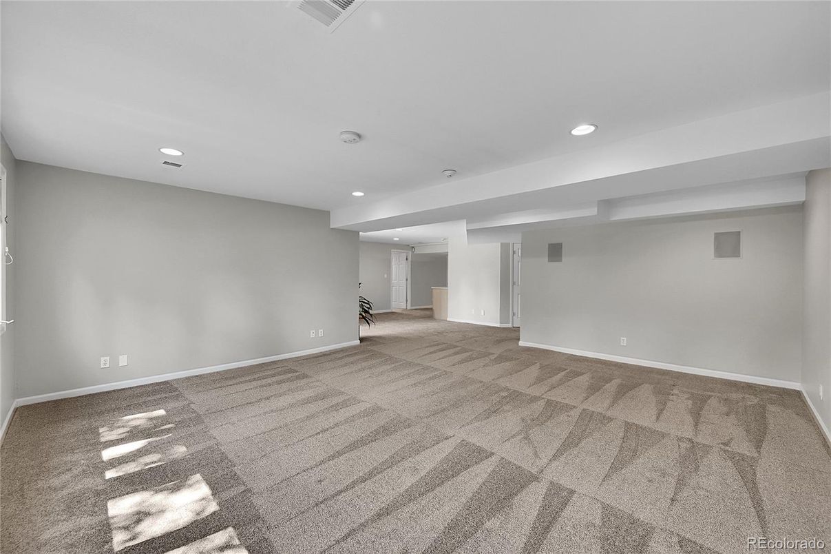 Empty room, Interior, Recessed Lighting