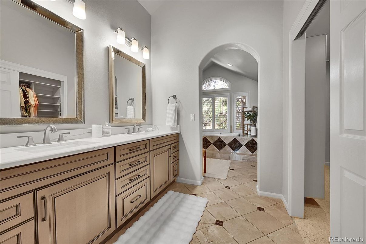 Bathroom, Dual Sink Vanities, Interior