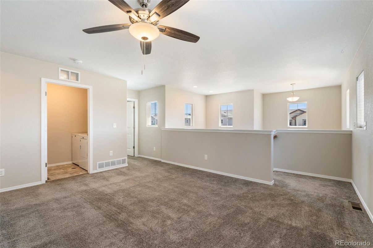 Empty room, Interior, Recessed Lighting