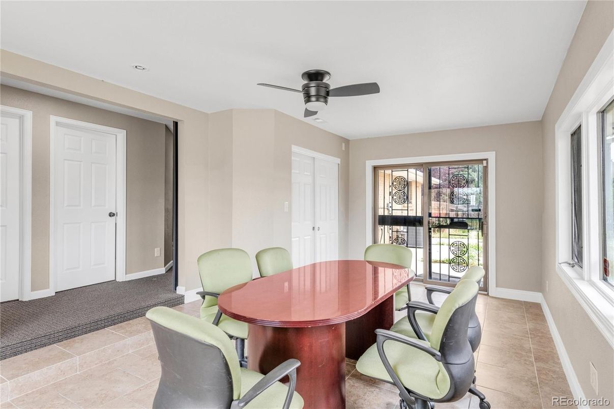 Dining room, Interior, Recessed Lighting