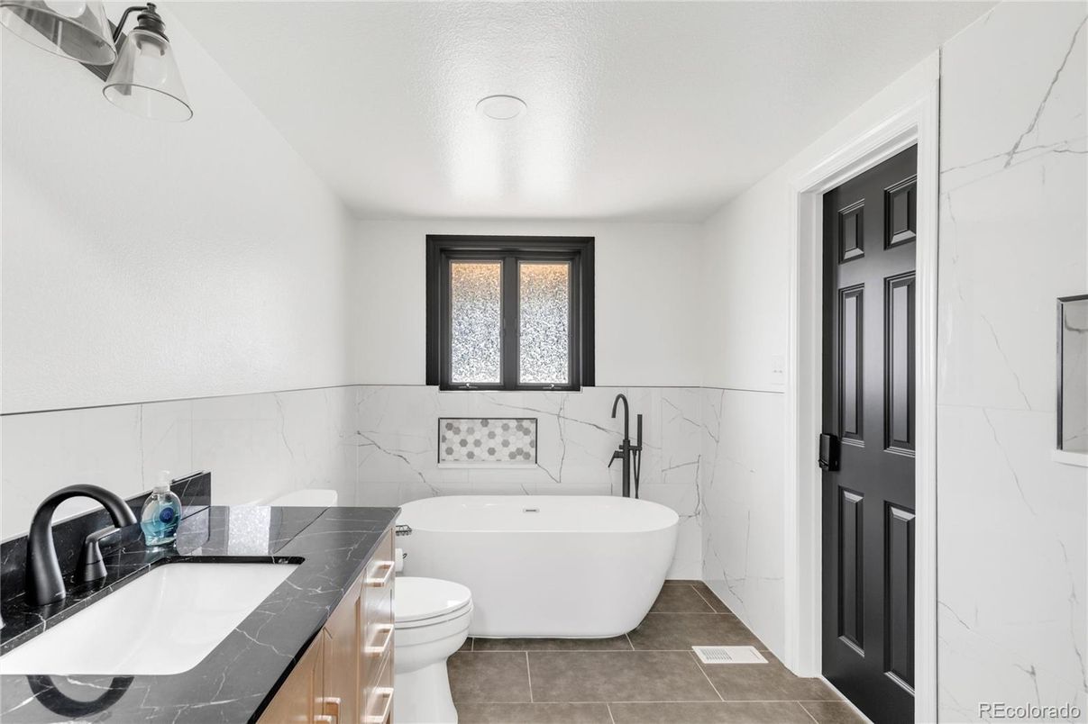 Bathroom, Free Standing Baths, Interior, Marble Walls
