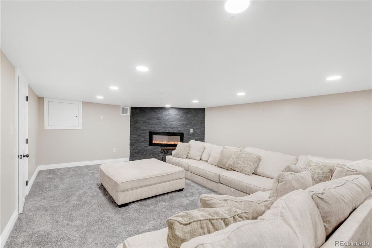 Fireplace, Interior, Living room, Recessed Lighting