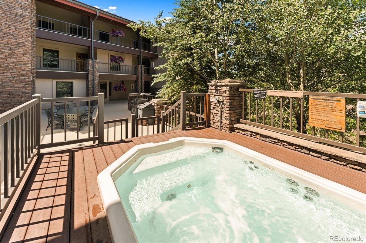 Exterior, Hot Tub, Pool