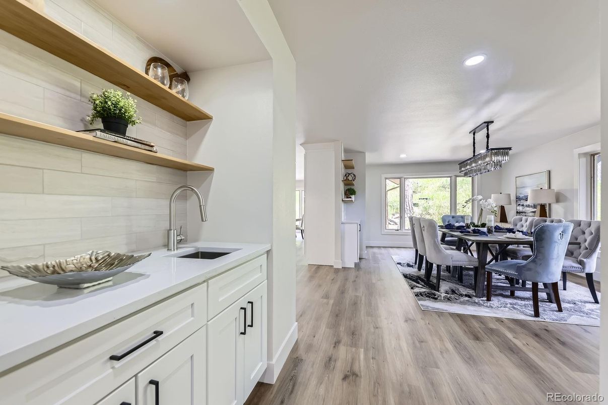 Chandelier, Dining room, Interior, Recessed Lighting, Wood Texture Flooring