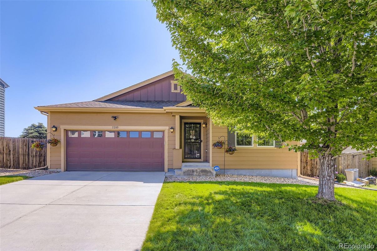 Attached, Exterior, Facade, American Craftsman