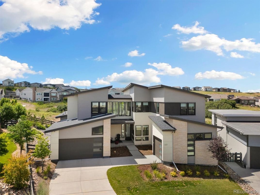 Attached, Exterior, Facade, Modern
