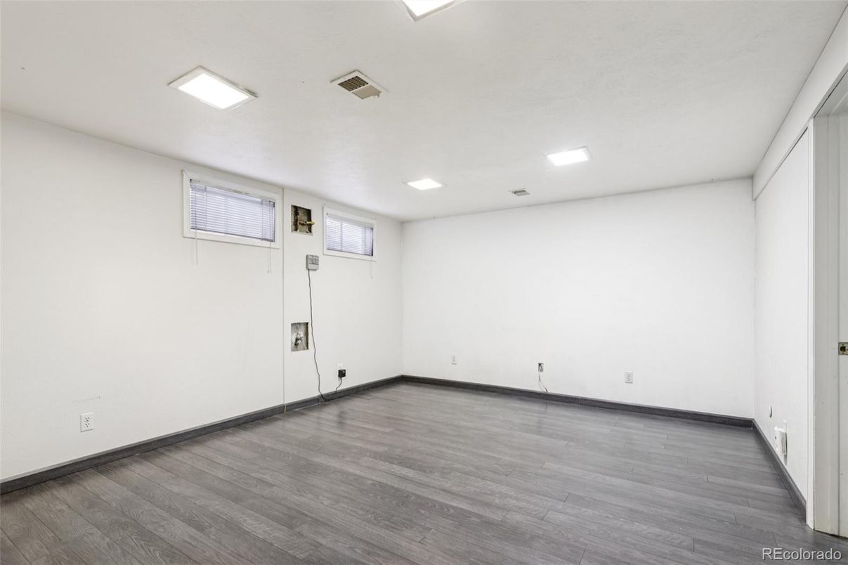 Empty room, Interior, Recessed Lighting, Wood Texture Flooring