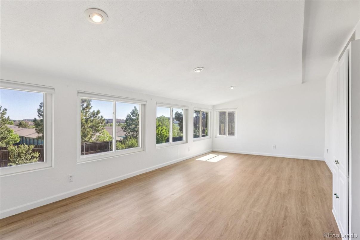 Empty room, Interior, Recessed Lighting, Wood Texture Flooring