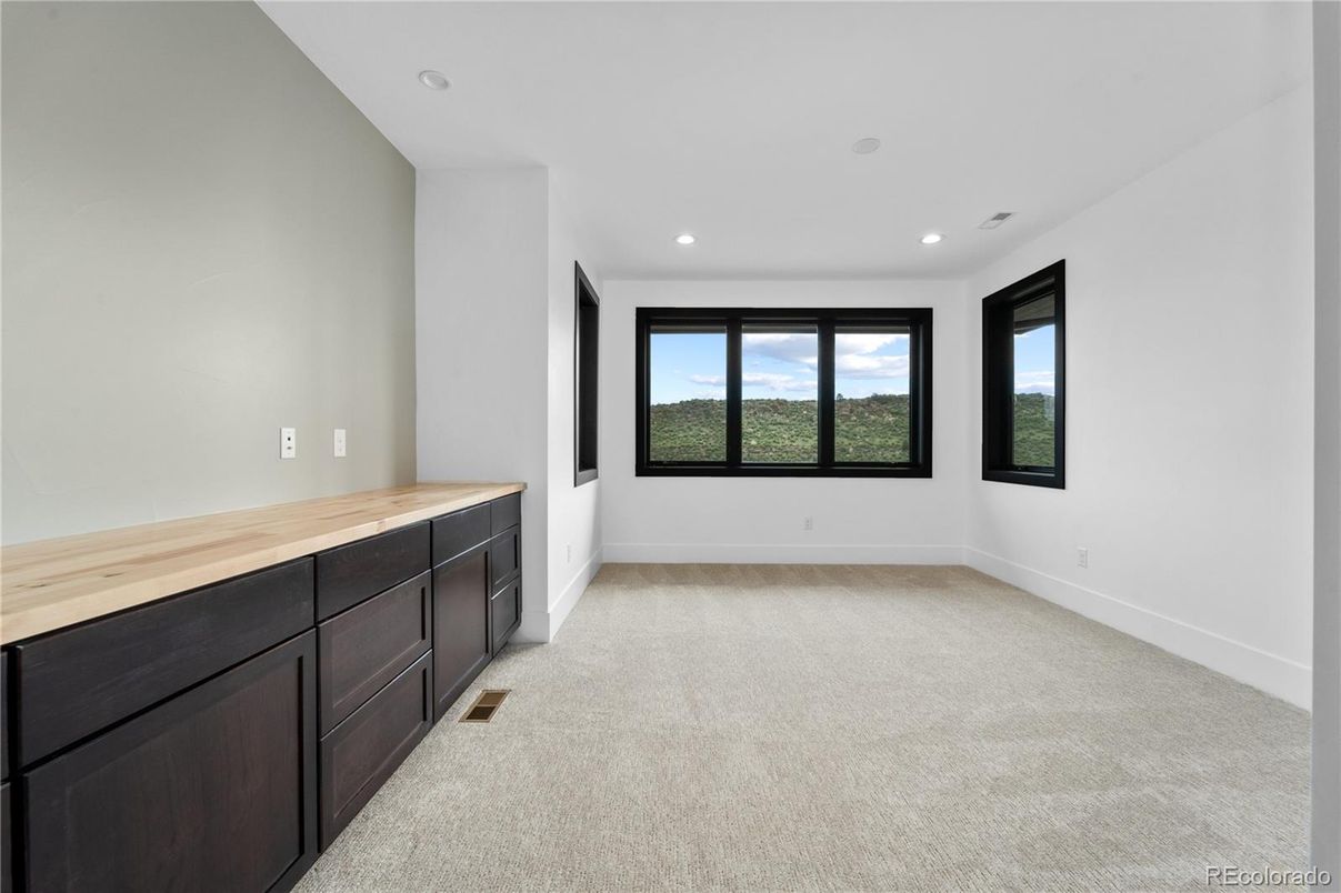 Empty room, Interior, Recessed Lighting
