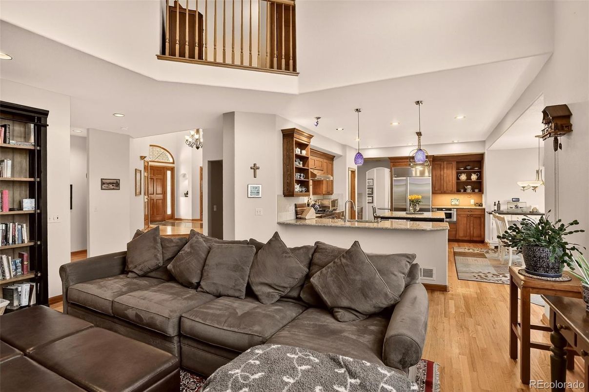 Interior, Kitchen, Living room, Pendant Lights, Recessed Lighting, Stainless Steel Appliances, Wood Texture Flooring
