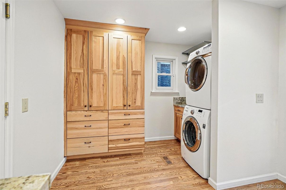 Interior, Recessed Lighting, Utility Closets, Washer, Wood Texture Flooring