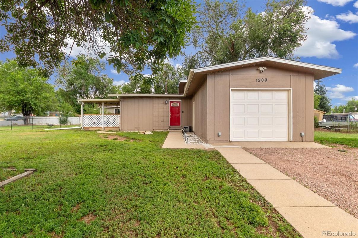 Backyard, Detached Garage, Exterior