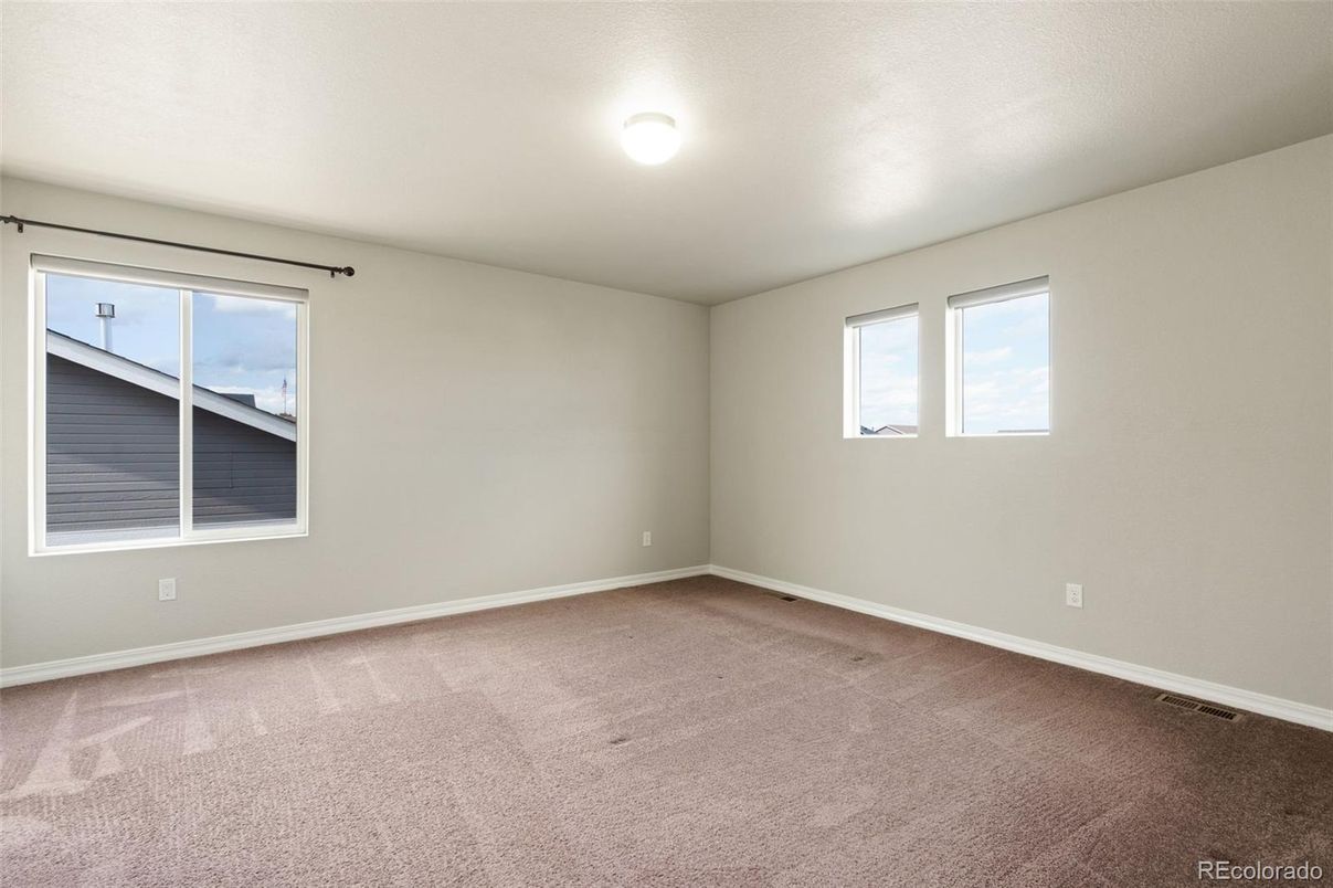 Empty room, Interior