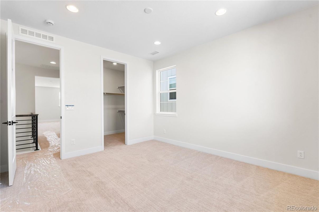 Empty room, Interior, Recessed Lighting