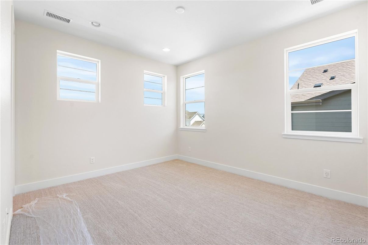 Empty room, Interior, Recessed Lighting