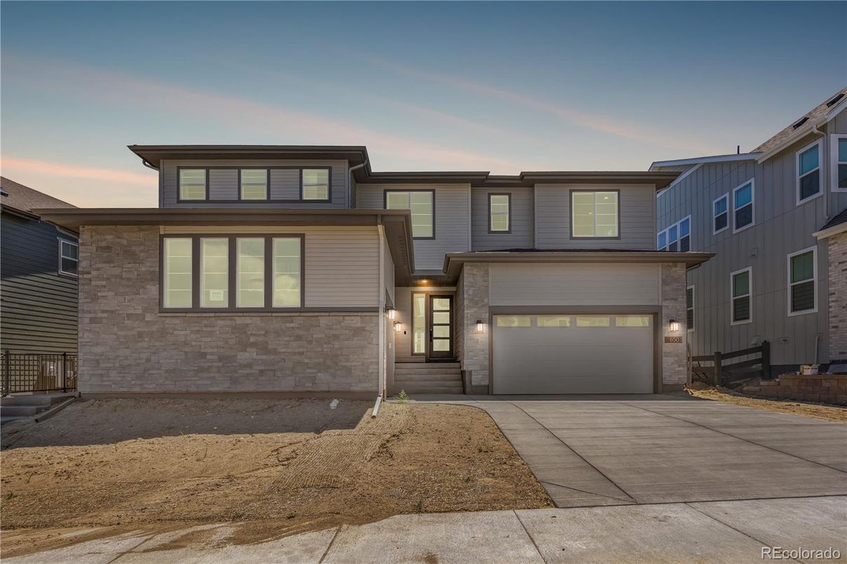 Attached, Exterior, Facade, Modern