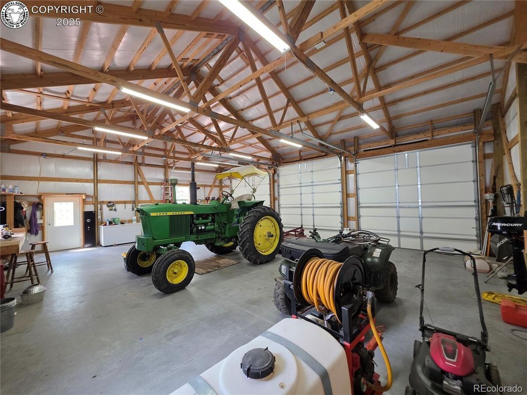 Garage, Interior, Wooden Beams