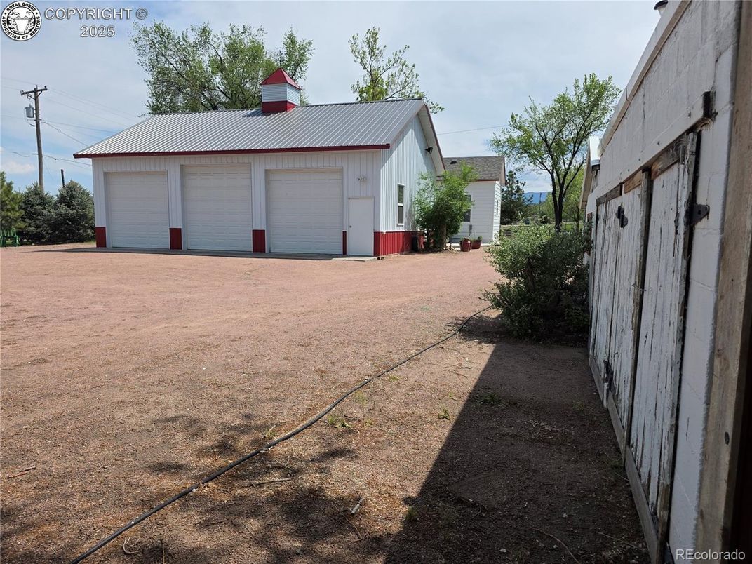 Detached Garage, Exterior