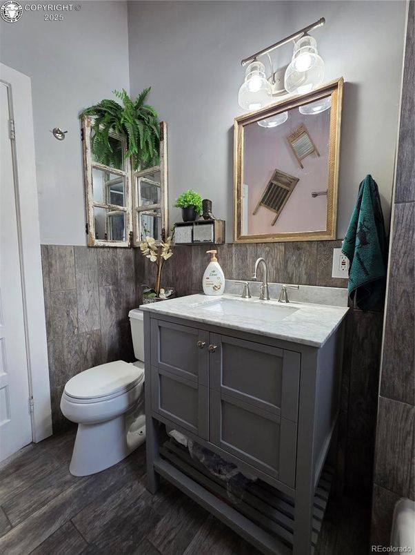 Bathroom, Interior, Wood Texture Flooring