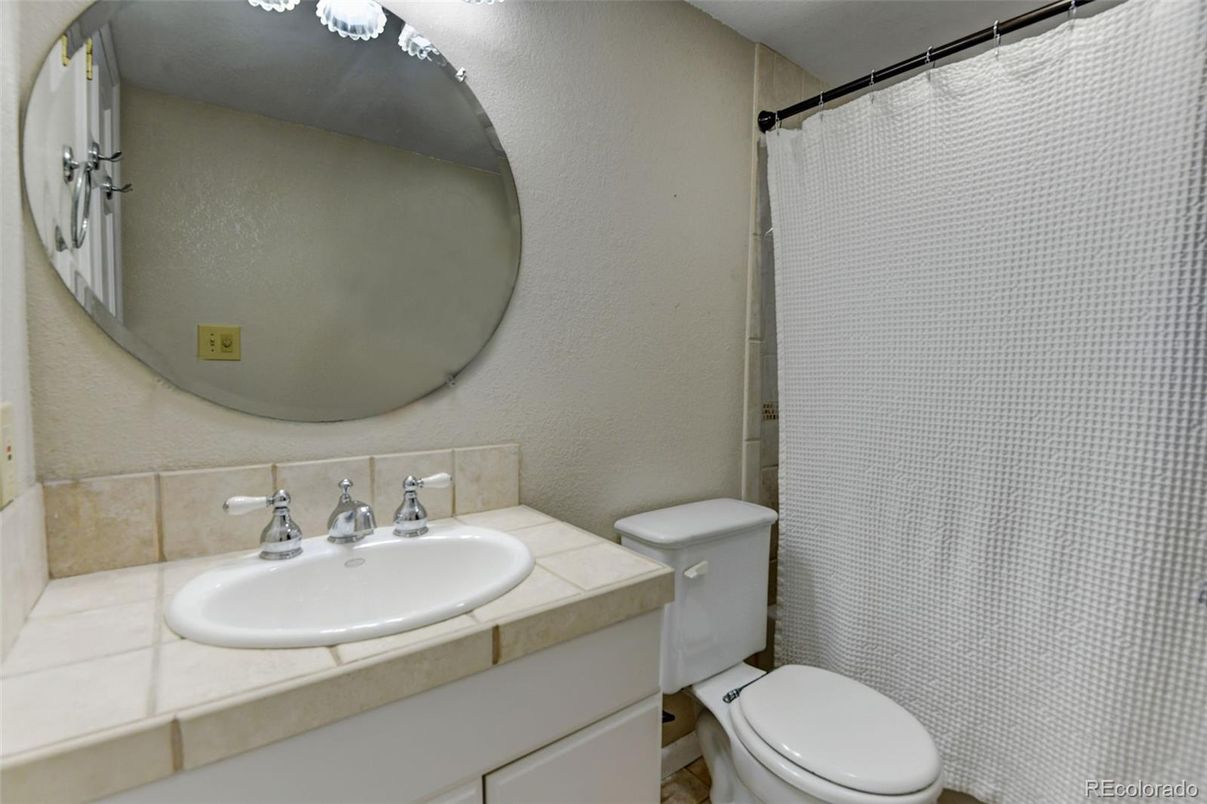 Bathroom, Interior, Tile Countertops