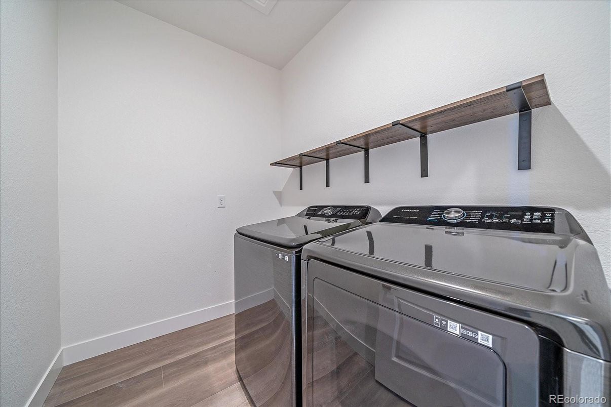 Interior, Washer, Wood Texture Flooring