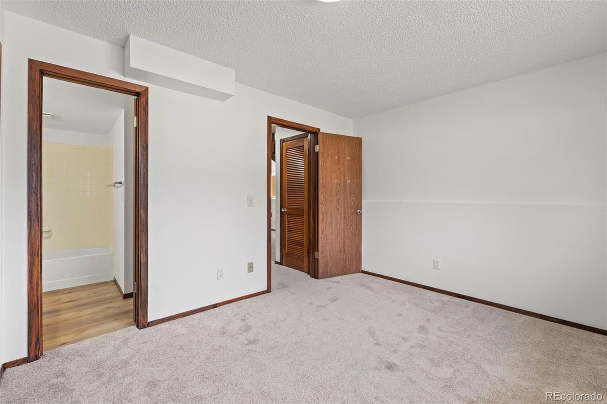 Empty room, Interior