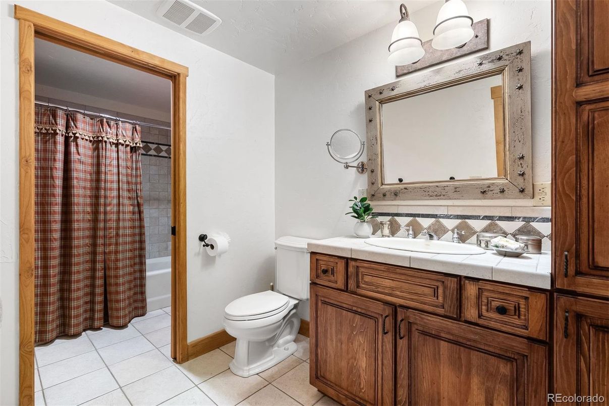 Bathroom, Interior, Tile Countertops