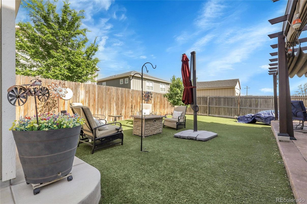 Backyard, Exterior